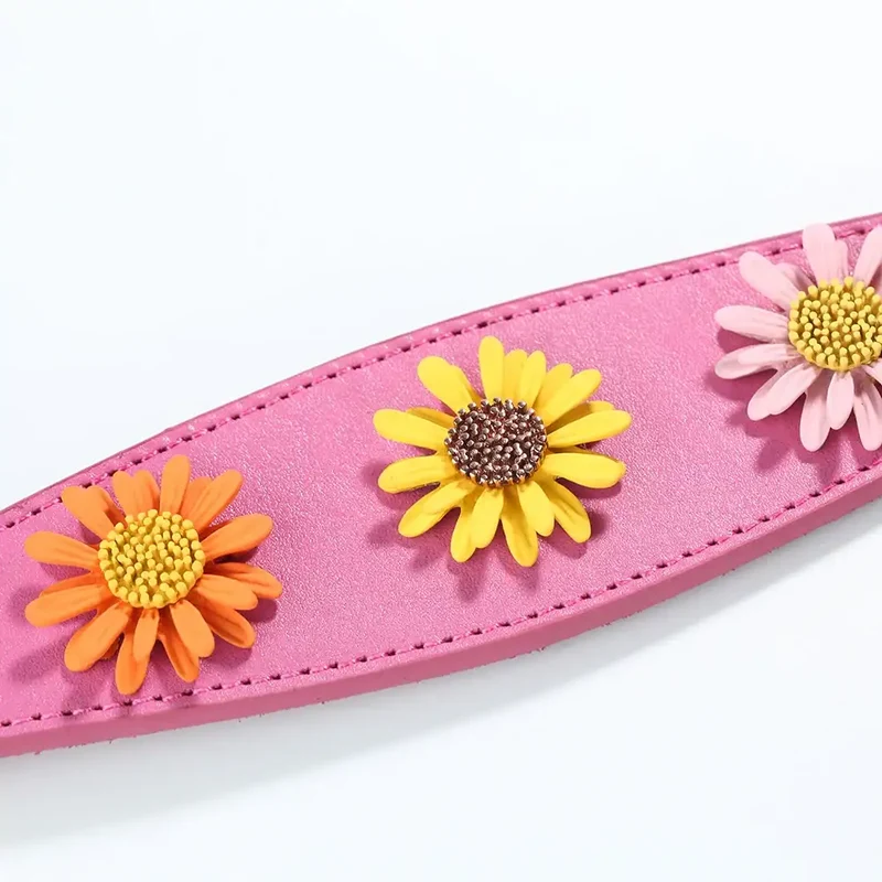 Collier Réglable En Cuir Avec Petite Marguerite Pour Chien