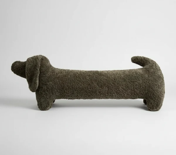Coussin Teckel en Peluche Oscar & Plume : le cadeau design et cosy pour chien