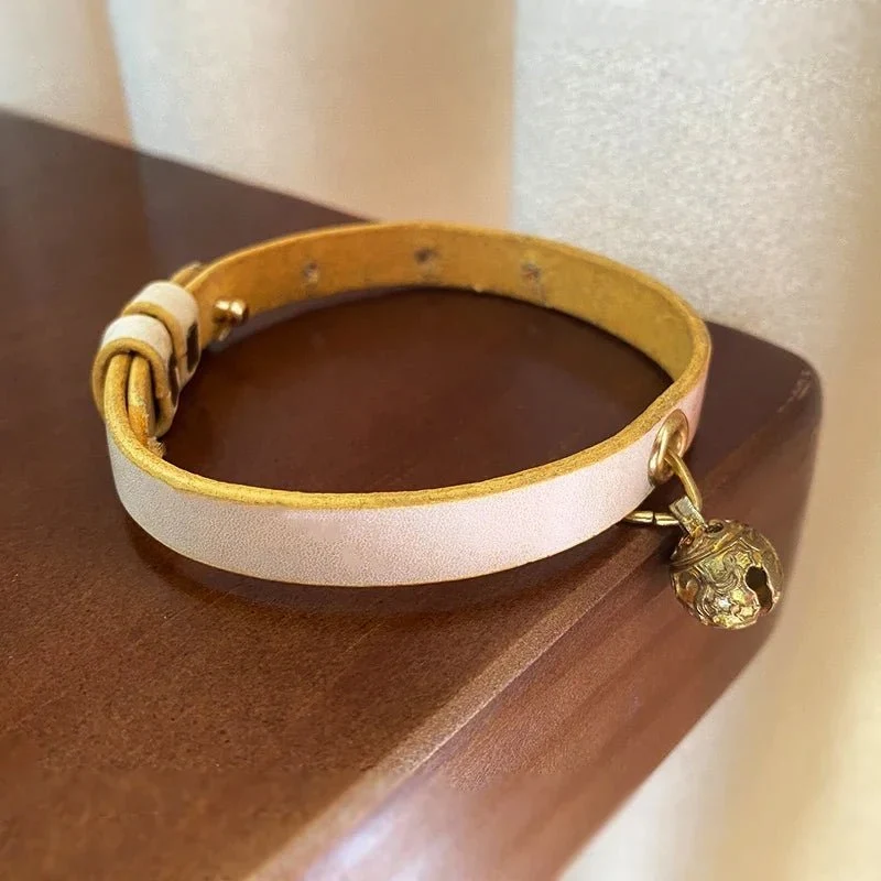 Collier en cuir noir avec clochette pour chat Oscar et Plume – réglable et sûr