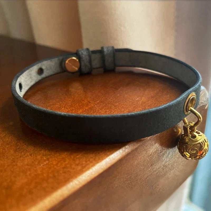 Collier en cuir noir avec clochette pour chat Oscar et Plume – réglable et sûr
