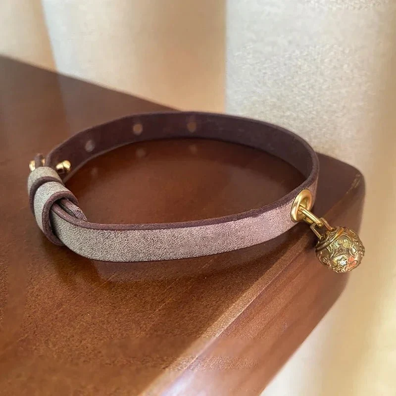 Collier en cuir noir avec clochette pour chat Oscar et Plume – réglable et sûr
