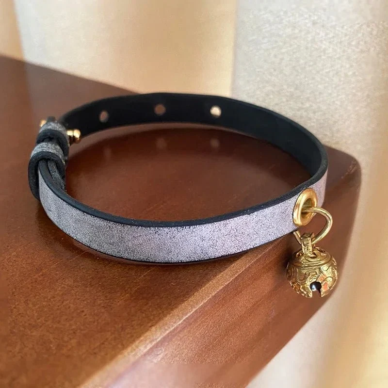 Collier en cuir noir avec clochette pour chat Oscar et Plume – réglable et sûr