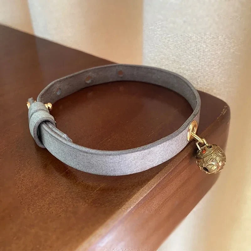 Collier en cuir noir avec clochette pour chat Oscar et Plume – réglable et sûr