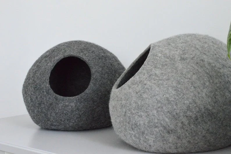 Cocon en laine feutrée pour chat - Panier confortable artisanal