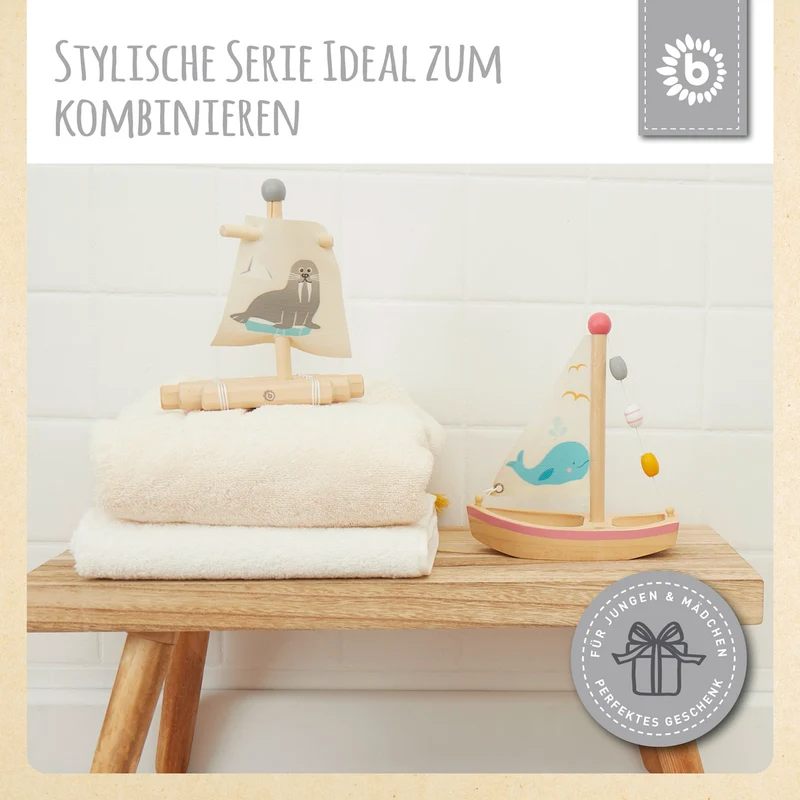 Holzfloß mit Segel